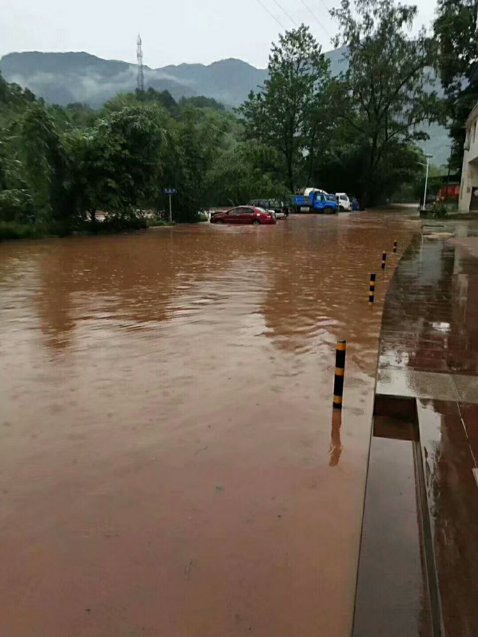 赤水地区暴雨最新警报发布